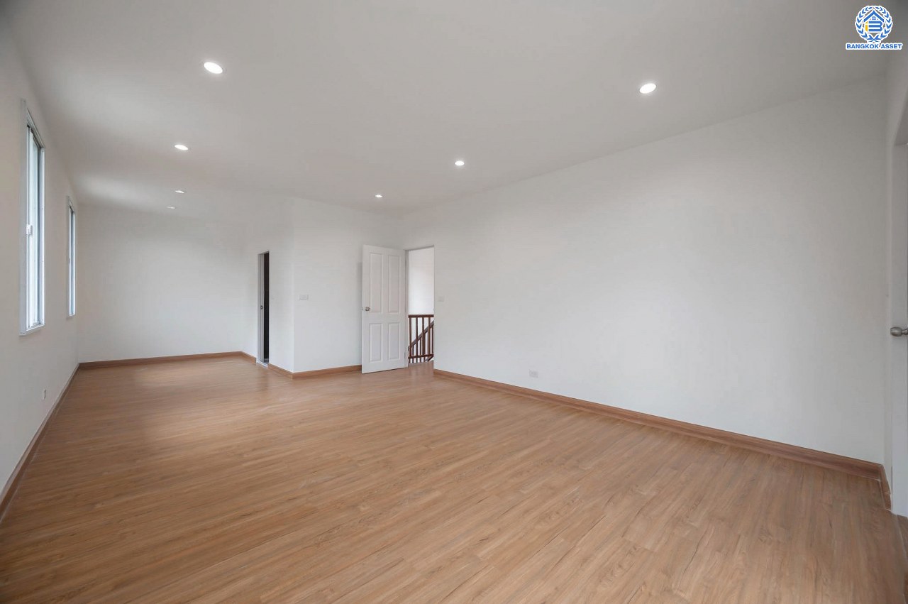 บ้านมือสองตกแต่งใหม่ หลังใหญ่ โครงการ ภัสสร14 บางใหญ่ ดีไซน์ทันสมัย เนื้อที่ 63.8 ตร.ว. รองรับทุกความสุขด้วยแปลนหน้าสวนสาธารณะ ฟังก์ชัน 3 ห้องนอน 3 ห้องน้ำ 2 ที่จอดรถ บนทำเลศักยภาพ ใกล้เซ็นทรัลเวสต์เกต ทางด่วน "ศรีรัช" และรถไฟฟ้าสายสีม่วง "สถานีตลาดบางใหญ่"...